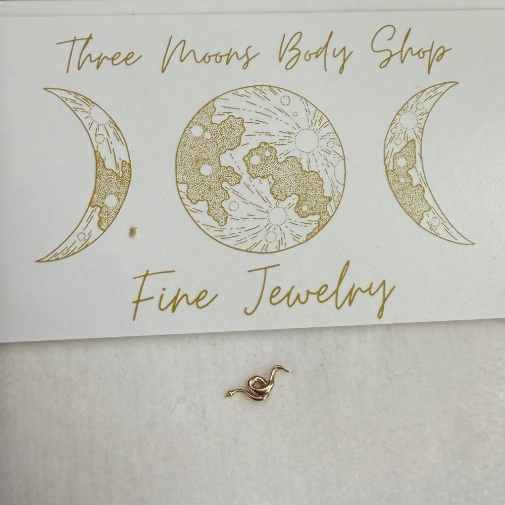 Junipurr Smooth Snake Threadless End Yellow Gold